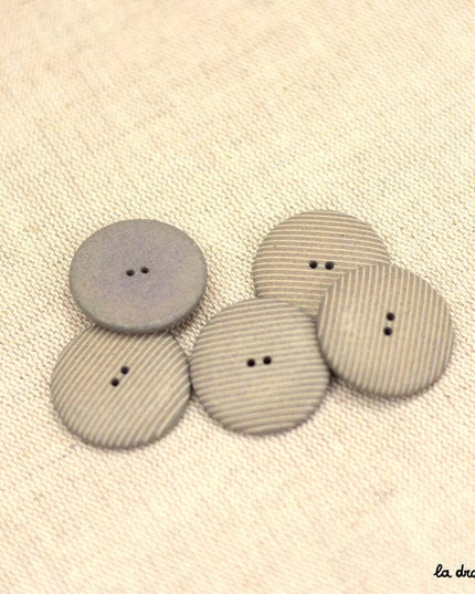 Plouhinec button striped pawn 28 mm