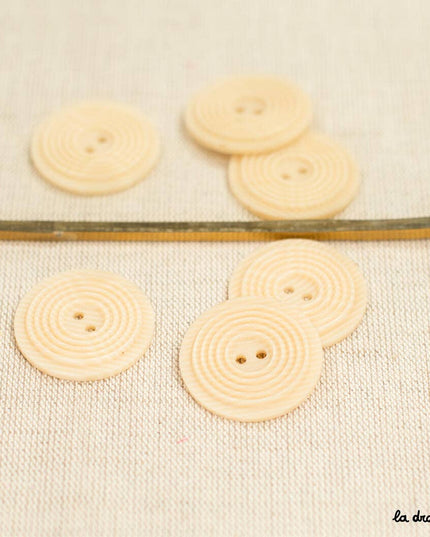 Circled Sand Grain Button 2 Holes 31 mm