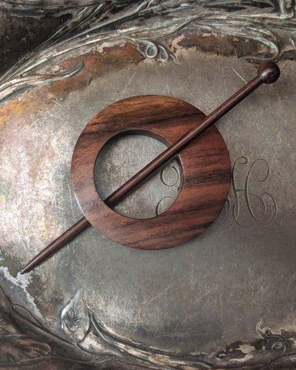 JUL Classic Off Center Shawl Pin