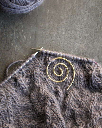 Curly Cable Needle/Shawl Pin